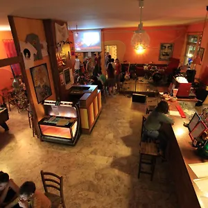 Hostel Sunflower Beach Backpacker & Bar **