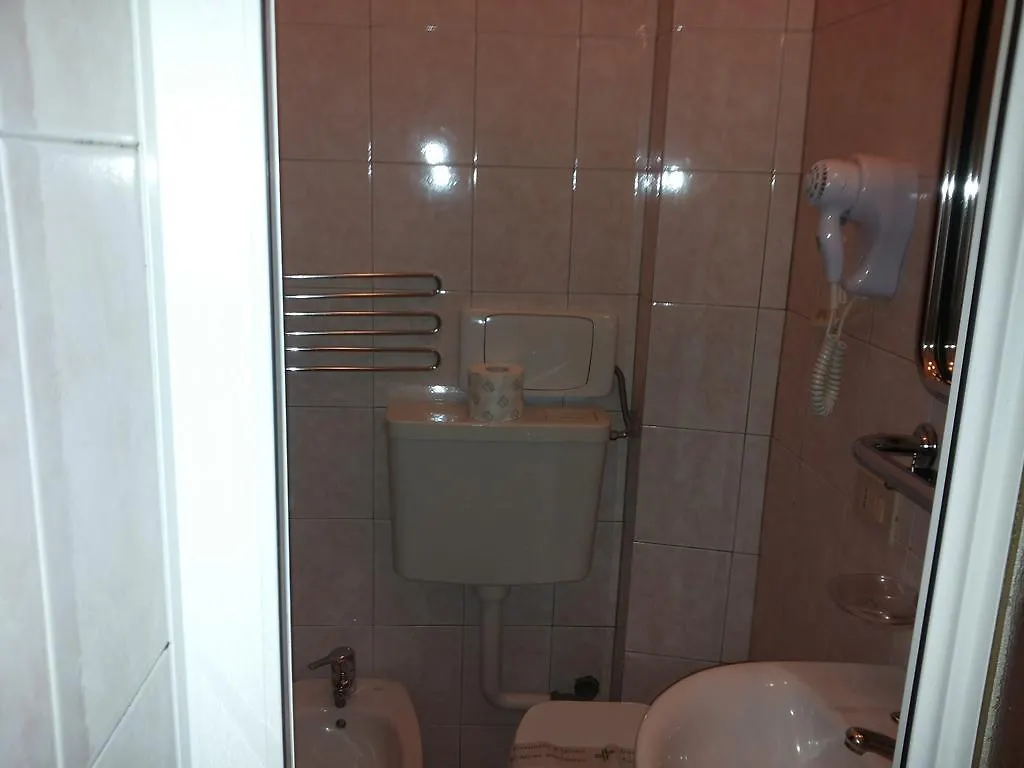 מילאנו Hotel Le Querce 2*,