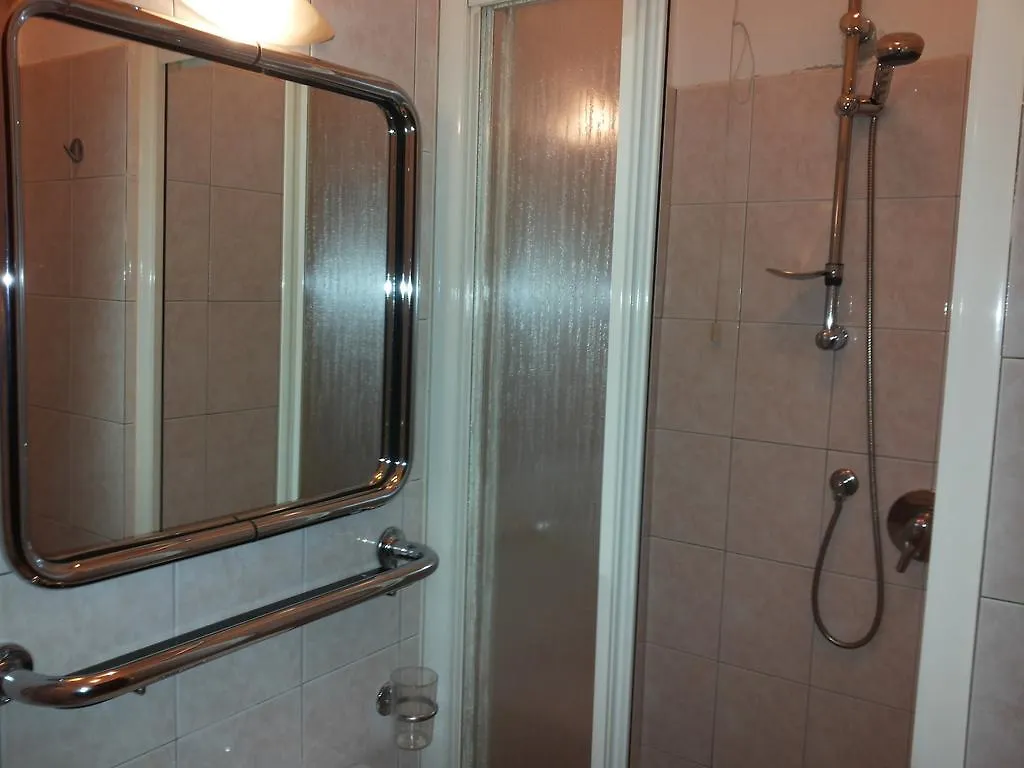 מילאנו Hotel Le Querce 2*,