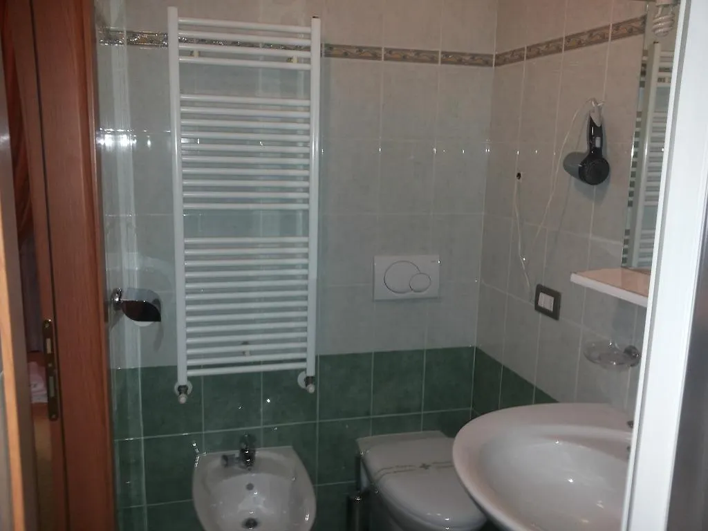 **  מילאנו Hotel Le Querce איטליה