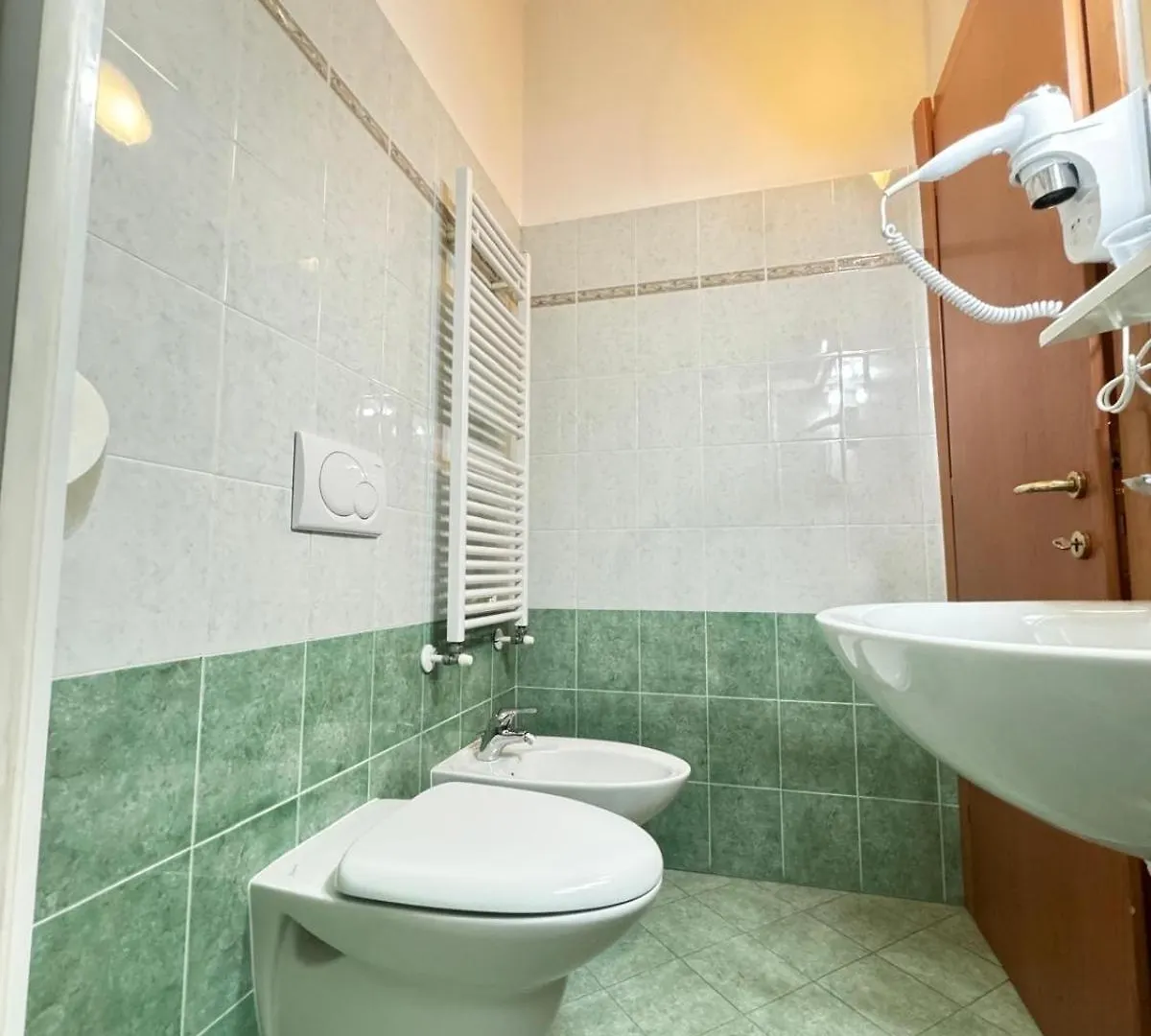 מילאנו Hotel Le Querce 2*,  איטליה